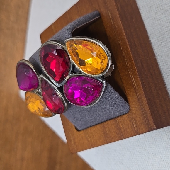 VINTAGE FACETED GLASS TEARDROP STONES CLIP-ON EARRINGS - Picture 2 of 4